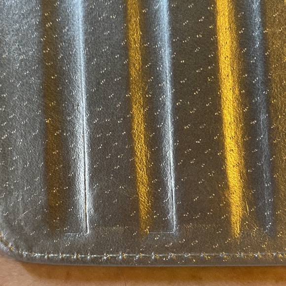 New tablet case with stylish pen and protective cover 7-3/4”x5-1/2 magnet close - Picture 12 of 13